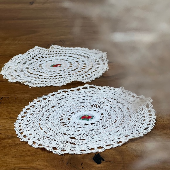 Set of 2 Hand Knit Circle Round Floral Doily Tablecloth, Tablecloth Crocheted - Picture 3 of 6
